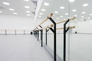 Barra de ballet montada en el suelo Harlequin